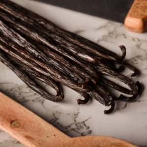 Gousses de Vanille Bourbon Noire Gourmet d'Aromabe sur table