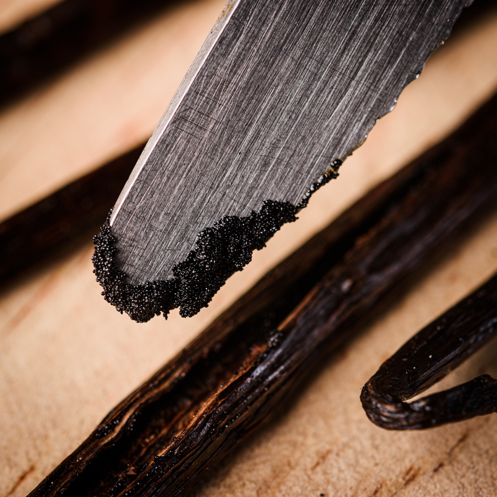 Gros plan sur le caviar de Vanille Bourbon Noire Gourmet d'Aromabe