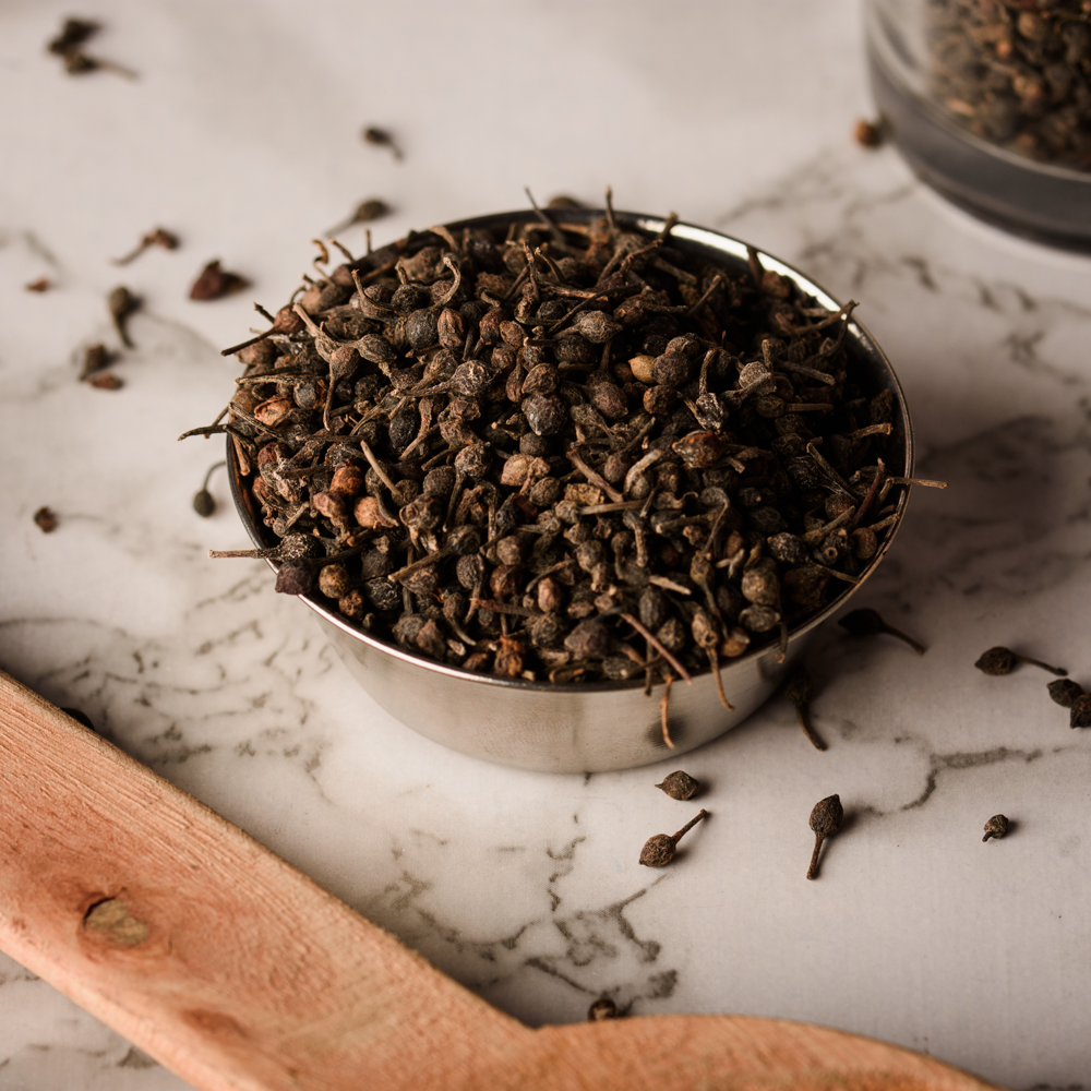 Poivre Sauvage Voatsiperifery d'Aromabe dans un bol