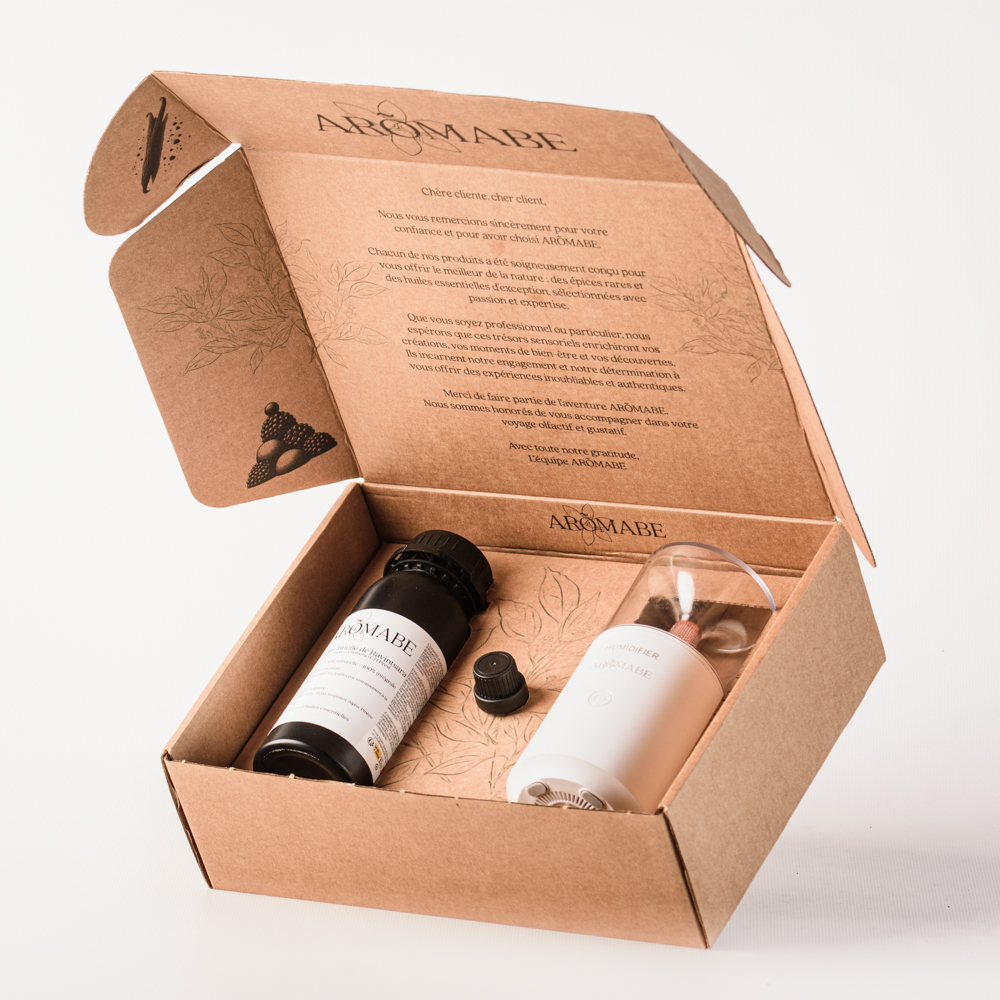 Coffret Diffuseur Huile Essentielle Ravintsara d'Aromabe dans sa boîte d'expédition
