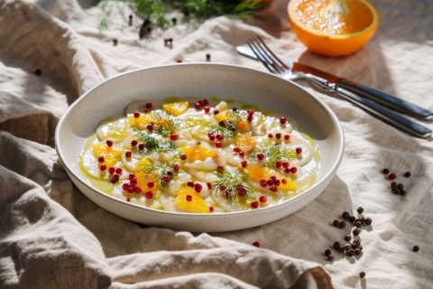 Carpaccio de saint-jacques aux baies roses de Madagascar